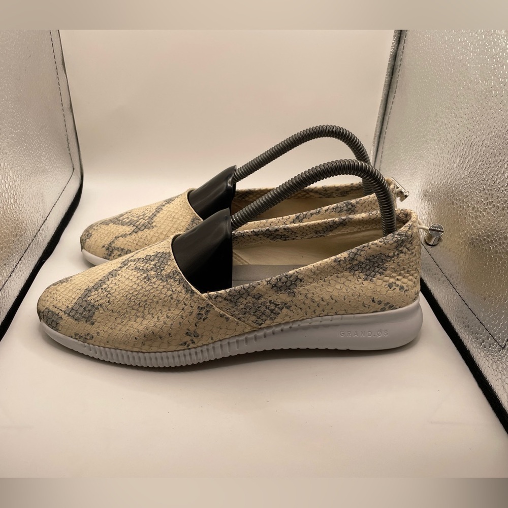 Cole Haan Studiogrand womens snake print loafers size 8
